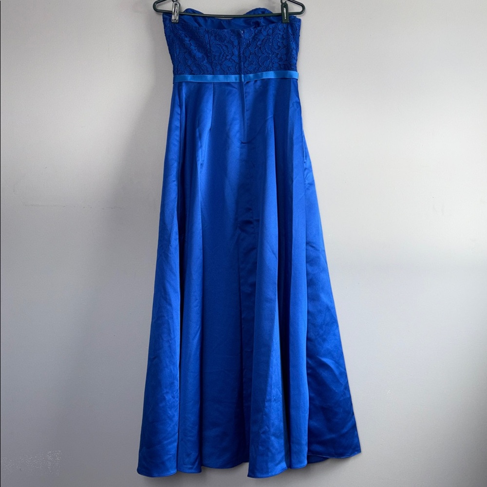 David's Bridal Strapless Sapphire Lace Bodice Gown - Picture 7 of 12